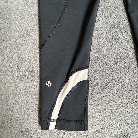 Lululemon Athletica Yoga Black Capri Back Pocket Legging Pant Women's Size 6 - Picture 3 of 8